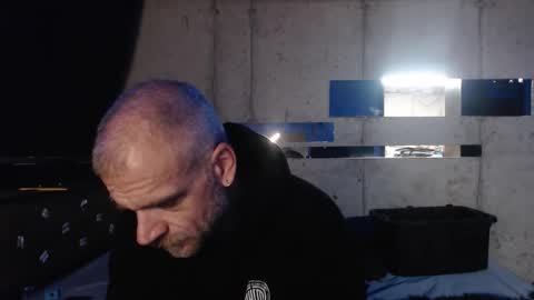 justinmoore1987 online show from December 22, 2025, 9:28 am