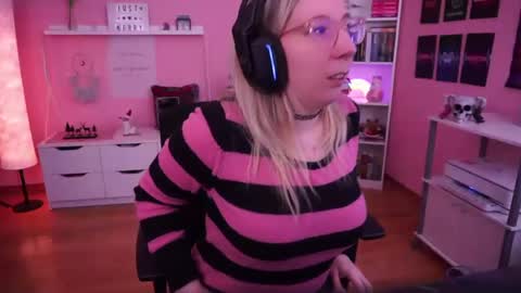 Snapshot of justkerryx chatting on December 4, 2024, 11:19 am Kerry online show from December 4, 2024, 11:19 am