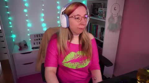 Snapshot of justkerryx chatting on November 4, 2025, 10:03 am Kerry online show from November 4, 2025, 10:03 am