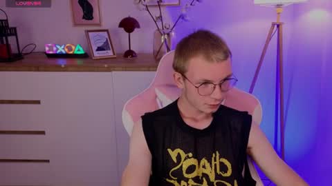 Snapshot of justleo_ chatting on August 8, 2026, 10:12 pm justleo_ online show from August 8, 2026, 10:12 pm