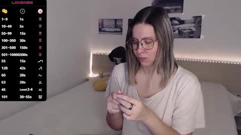 Julie online show from October 19, 2025, 4:02 am