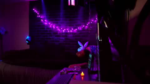 Eetantungfuk Mias online show from December 2, 2024, 5:15 am