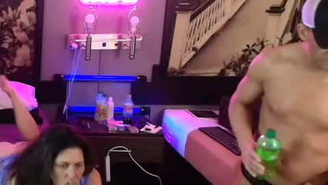 Eetantungfuk Mias online show from January 13, 2025, 5:55 am