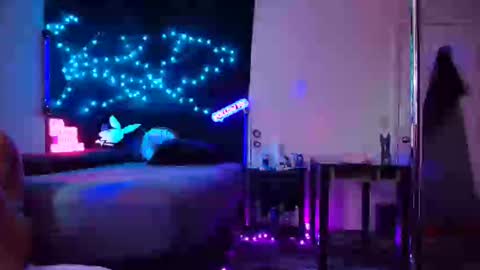 Eetantungfuk Mias online show from February 8, 2025, 4:25 pm