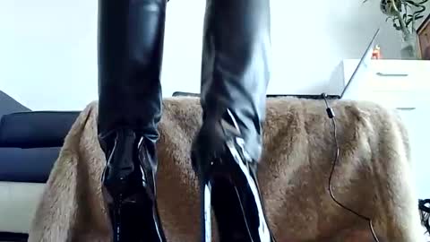 k_queen36 online show from April 23, 2026, 12:15 pm