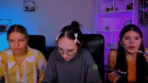 kaela_spell_ online show from November 18, 2025, 8:57 pm