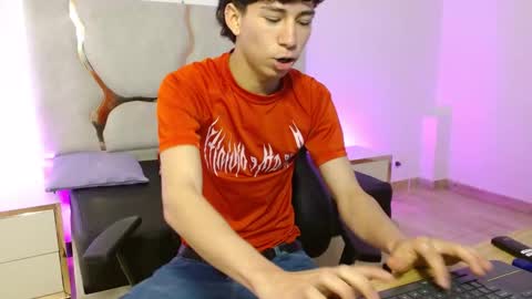 kaelwolf  online show from November 9, 2025, 7:34 pm