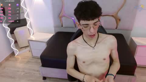 kai_tay1 online show from April 6, 2026, 11:44 am