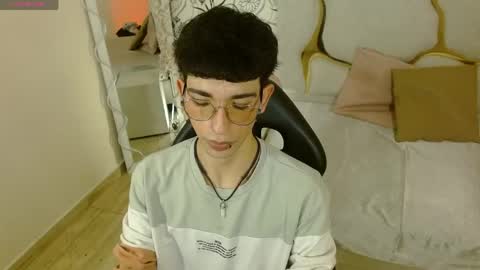 kai_tay1 online show from April 22, 2026, 3:09 am