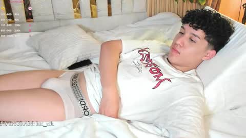 Snapshot of kai_zarek chatting on October 28, 2025, 11:58 am Kai online show from October 28, 2025, 11:58 am