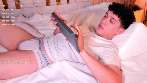 Snapshot of kai_zarek chatting on November 3, 2025, 11:22 am Kai online show from November 3, 2025, 11:22 am