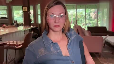 Snapshot of kaileeshy chatting on January 1, 2025, 3:13 am Kailee Smile online show from January 1, 2025, 3:13 am