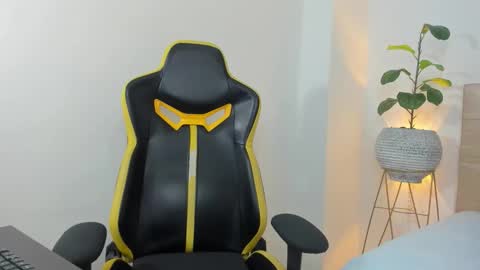 Snapshot of kaitt_ chatting on October 17, 2025, 12:52 pm KAITT online show from October 17, 2025, 12:52 pm