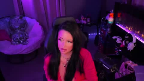 Snapshot of kalaseraphina chatting on February 4, 2025, 12:33 pm MikaelaSeraphina online show from February 4, 2025, 12:33 pm