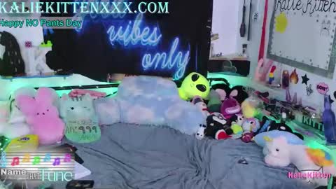 Snapshot of kaliekitten chatting on May 1, 2026, 8:57 pm KalieKitten online show from May 1, 2026, 8:57 pm