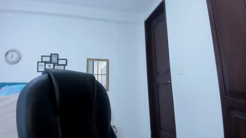 Kamilalopez online show from February 1, 2026, 7:23 pm