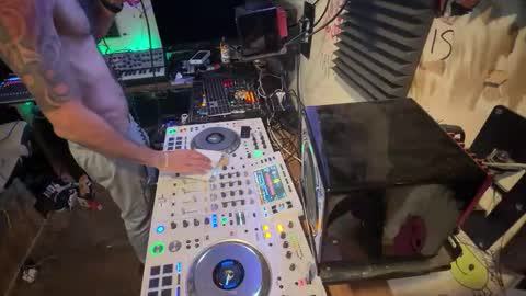 Snapshot of kamikazeozzy_juicylucee chatting on January 12, 2026, 5:45 am kamikazeozzy_juicylucee online show from January 12, 2026, 5:45 am