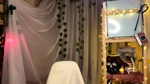 Snapshot of kamila__moore chatting on February 24, 2026, 3:54 pm Kamila online show from February 24, 2026, 3:54 pm