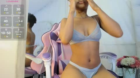 Snapshot of kamila_arias chatting on December 17, 2024, 7:04 pm online show from December 17, 2024, 7:04 pm