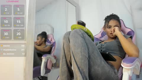 Snapshot of kamila_arias chatting on January 4, 2025, 10:13 pm online show from January 4, 2025, 10:13 pm