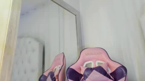 Snapshot of kamila_arias chatting on February 11, 2025, 3:08 pm online show from February 11, 2025, 3:08 pm