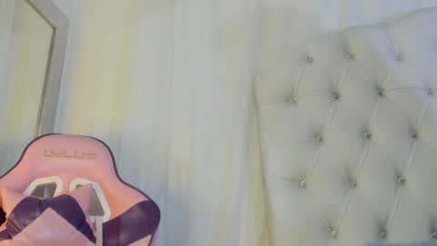 Snapshot of kamila_arias chatting on March 6, 2025, 12:09 pm online show from March 6, 2025, 12:09 pm