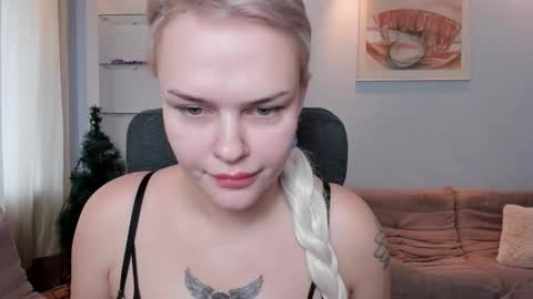 Camila online show from December 5, 2025, 8:01 am