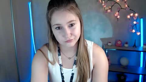 kamilla_love_ online show from June 5, 2026, 12:11 pm
