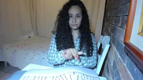 Snapshot of kara__gower chatting on February 14, 2025, 2:18 am kara online show from February 14, 2025, 2:18 am