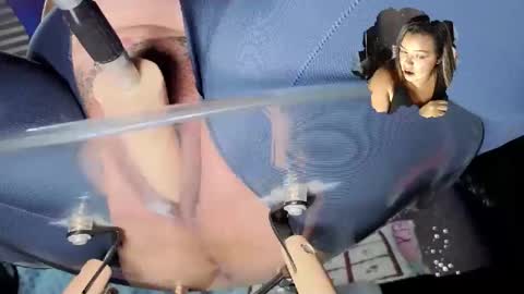 Snapshot of kareen_shantall chatting on April 6, 2026, 10:22 pm Kareen online show from April 6, 2026, 10:22 pm