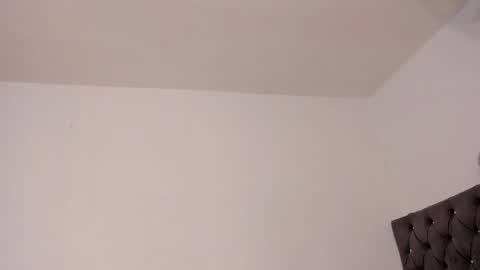 Snapshot of karely_laurent chatting on June 5, 2026, 8:14 pm karely_laurent online show from June 5, 2026, 8:14 pm