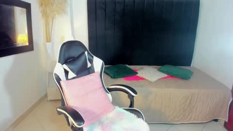 karen_adamss online show from February 4, 2026, 3:12 am