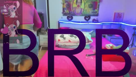 Snapshot of karen_milf_2 chatting on December 18, 2024, 6:53 am Karen online show from December 18, 2024, 6:53 am