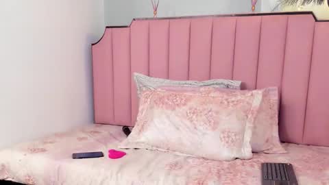 Snapshot of karen_simss chatting on October 13, 2025, 1:33 pm Karen online show from October 13, 2025, 1:33 pm