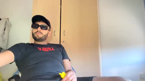 karim03larbi online show from January 13, 2025, 1:06 pm