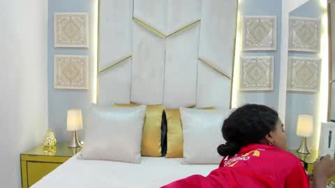 karinaacox online show from April 15, 2026, 1:07 pm