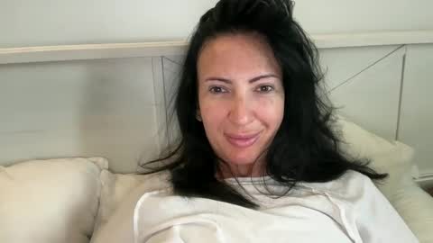 Karina online show from October 3, 2025, 8:00 am