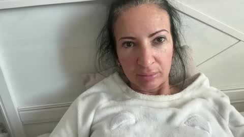 Karina online show from November 24, 2025, 7:41 am