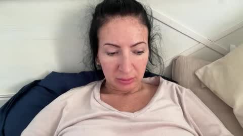 Karina online show from April 12, 2026, 7:24 am