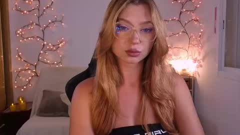 Snapshot of karinchik_ chatting on July 31, 2026, 7:35 pm Karina online show from July 31, 2026, 7:35 pm