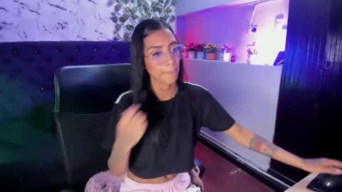 karlaslutskinny__ online show from April 16, 2026, 9:37 pm