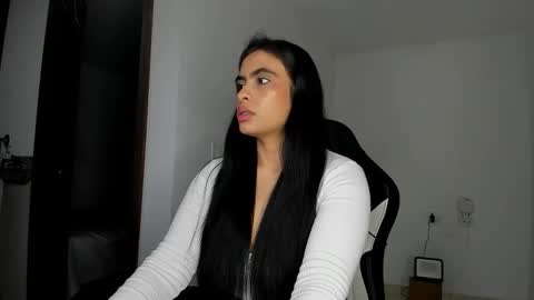karlavx_01 online show from October 12, 2025, 1:04 am
