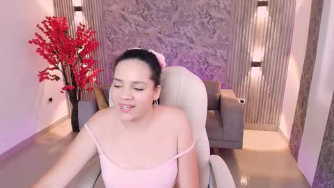 Snapshot of karlie_small chatting on September 17, 2025, 7:37 pm Karli online show from September 17, 2025, 7:37 pm