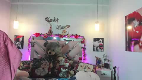 Karly Moonns online show from December 17, 2025, 3:01 am