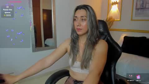 karlyy_ online show from December 5, 2025, 8:05 pm