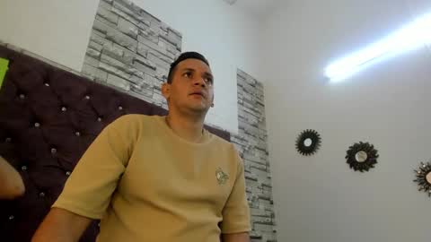 Snapshot of karol_and_paul chatting on January 14, 2025, 8:04 pm karol and paul online show from January 14, 2025, 8:04 pm