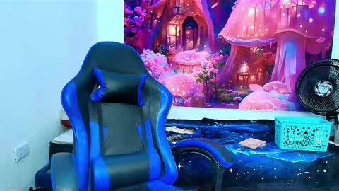 Snapshot of karol_naughty chatting on November 5, 2025, 12:16 pm online show from November 5, 2025, 12:16 pm