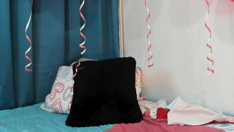karol_w10 online show from February 13, 2025, 9:49 pm