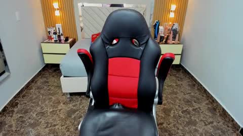 Karol and Luna online show from December 17, 2025, 6:58 pm