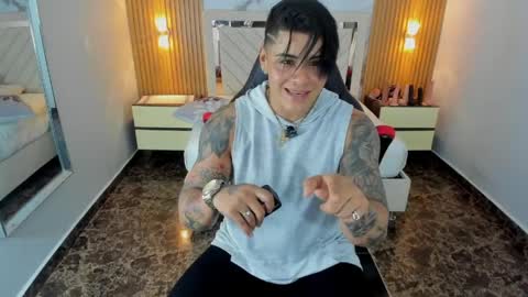 Karol and Luna online show from May 26, 2026, 7:43 pm